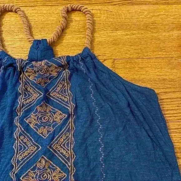 Embroidered halter top - Picture 5 of 11